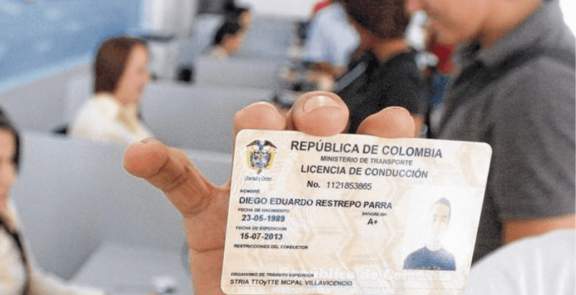 ¿Cómo válido mi licencia de conducir colombiana en Chile?